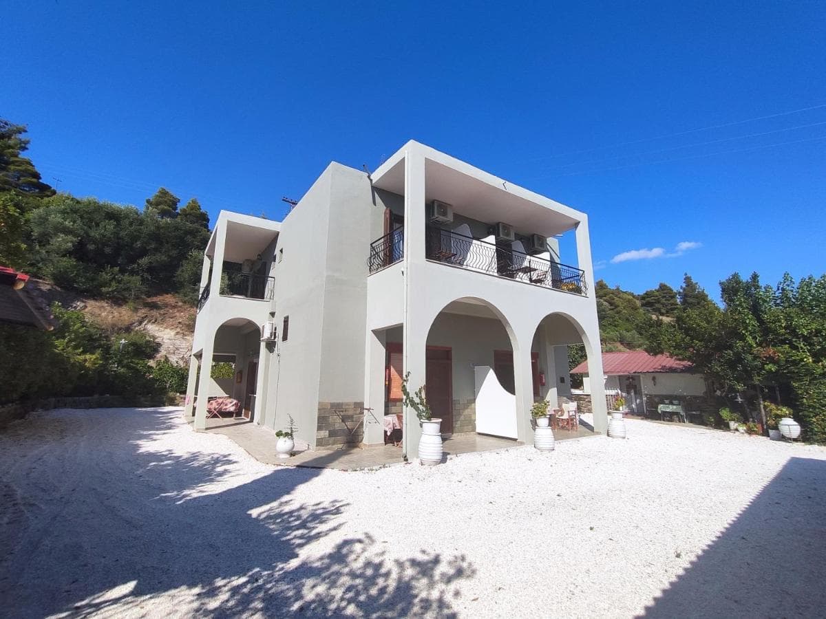 Вила Gyalos Beach