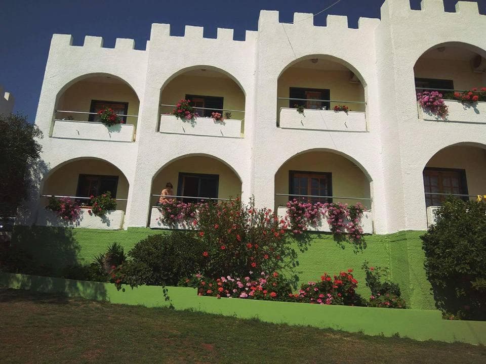 Vrachos Beach Apartments